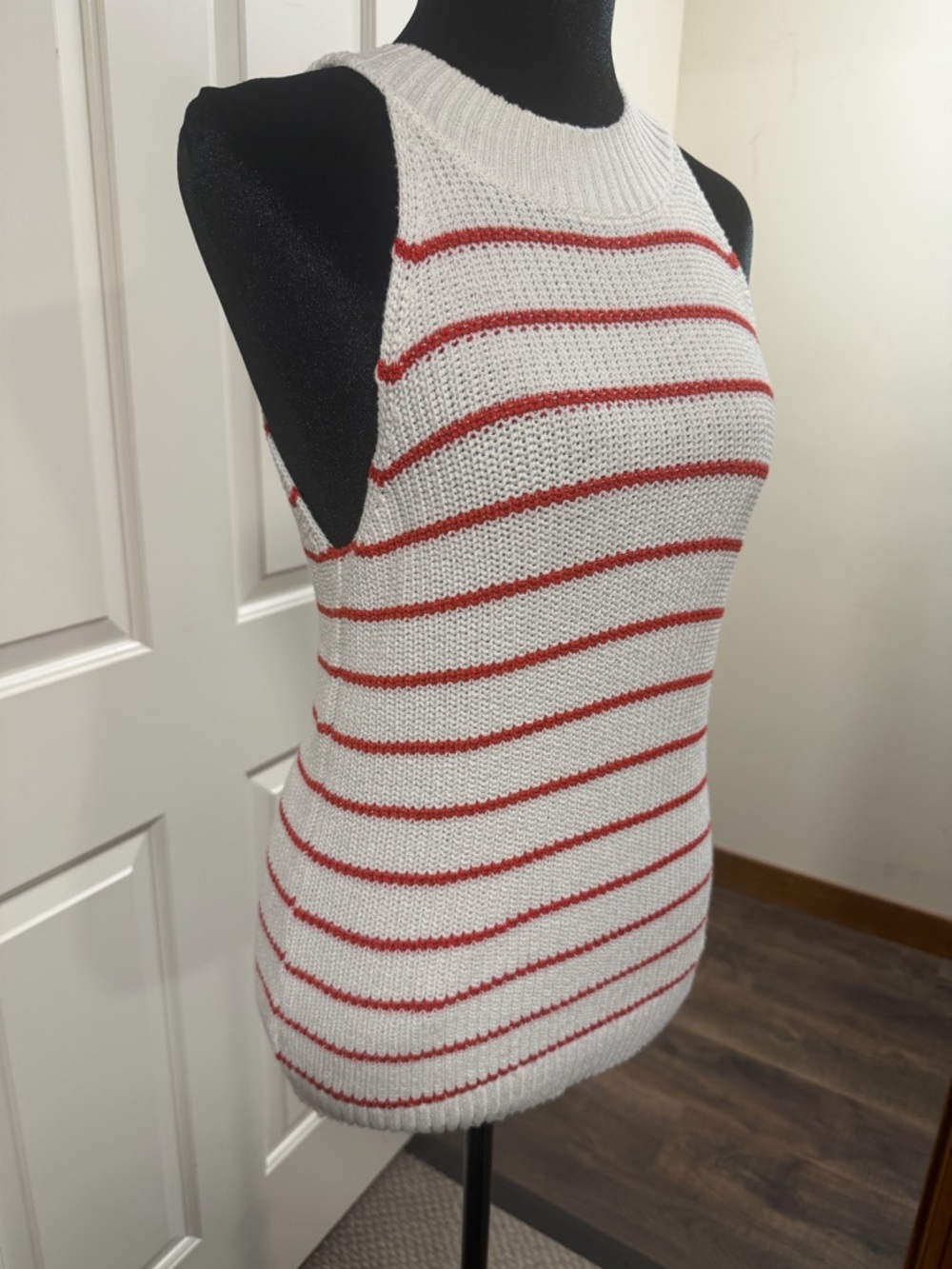 Verona Tank Top Womens Medium Red White Striped Sweater Knit Sleeveless